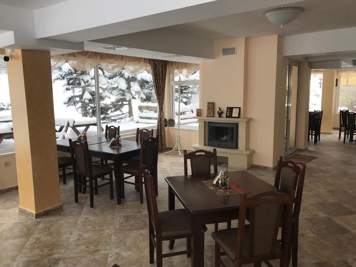 Комплекс Лебанов Hotel Yundola Bagian luar foto